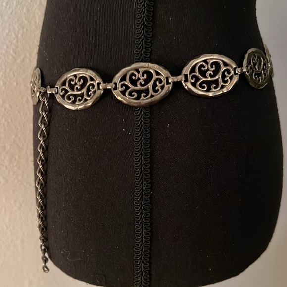ESCADA Women’s Vintage Gun Metal Sculpted Oval Chainlink Belt Made in Spain E main image 4